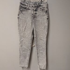 Old Navy Women's Light Gray Ankle Jeans OG Straight Size 2